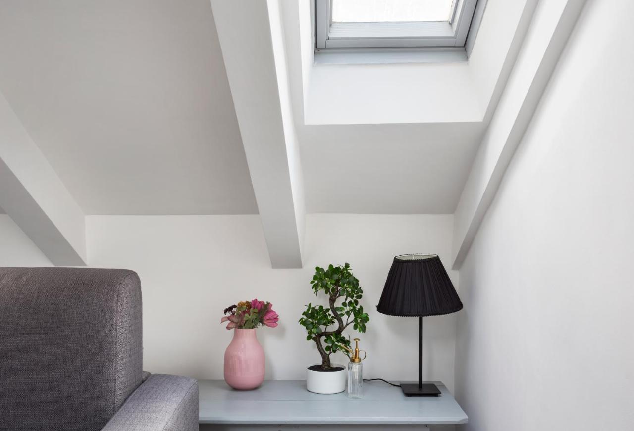 1 Bedroom & 1 Living Apt - Duomo 7 * Milan